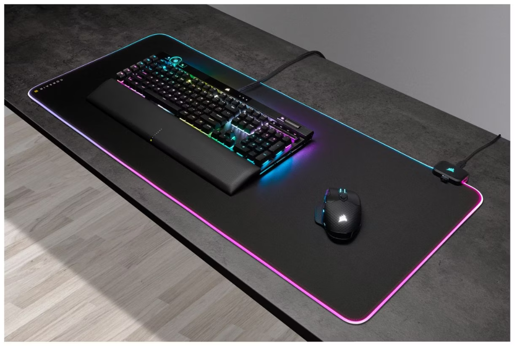 Tapis de souris gaming CORSAIR MM700 RGB étendu
